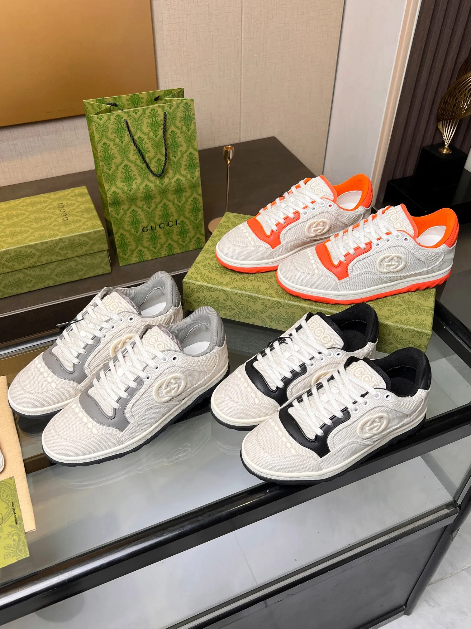 👟👟Ex-factory price 520👟👟 Top version, full styling effect, instant sales of the common practice of soft treading in the market, 💣💣💣Gucci2023 early spring Gucci G home latest hot style MAC80 sports shoes couple style casual retro distressed dirty shoes small dirty shoes small white shoes🌸🌸🌸 original purchase and development Production Gucci MAC80 new hot-selling series. The exquisite and compact interlocking double G logo romantically interprets the aesthetic concept of this series. Made of off-white leather, ▪️Material: original customized imported first-layer cowhide ▪️Inner lining: original customized imported breathable mesh ▪️Outsole: original molded two-color TPU outsole ▪️Sole thickness: 3CM ▪️Size: women's 35-40 / men's 39-45
